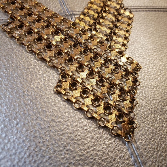 Vintage Gold Chainmail V-shape Necklace - Picture 2 of 4